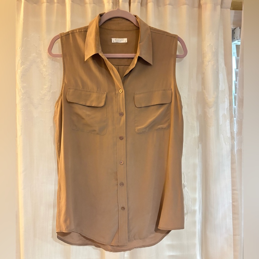 Equipment sleeveless silk button down